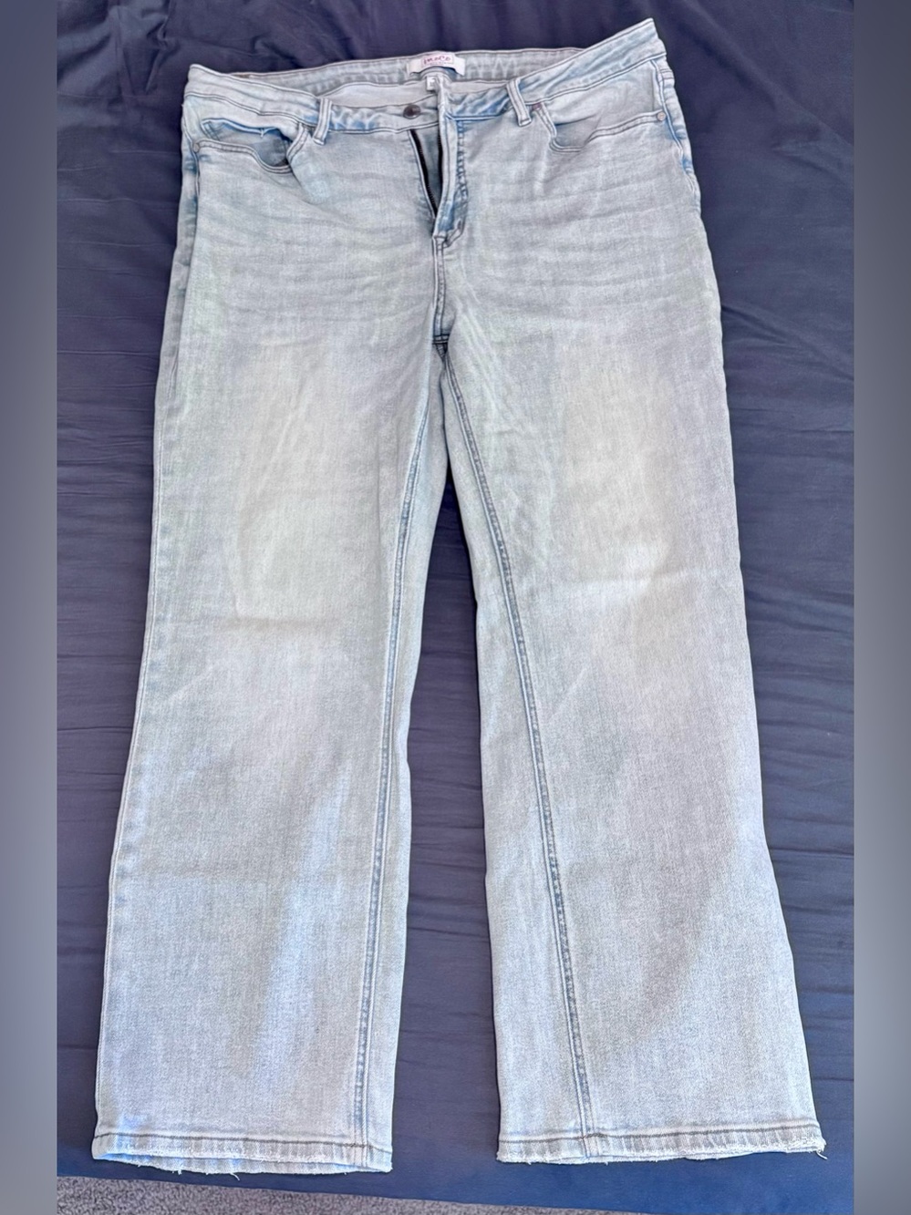 MOCO Boutique 18W stretch light blue straight jeans